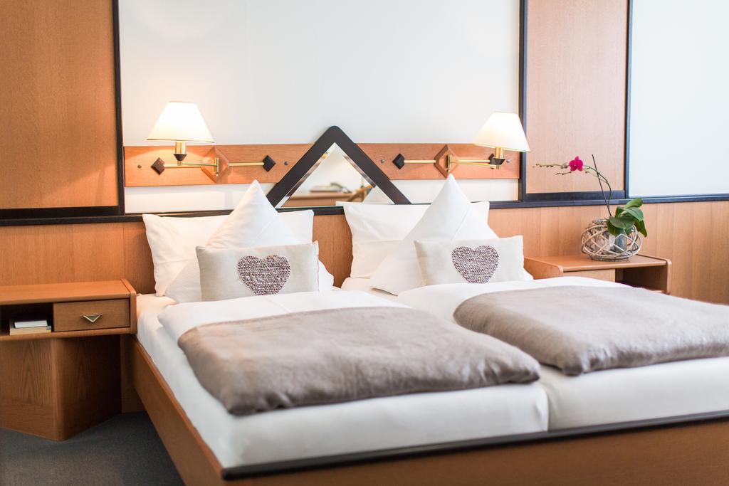 Hotel Kristall Weisswasser Esterno foto
